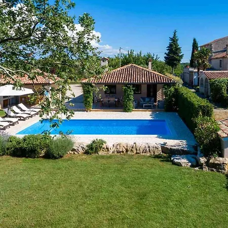 Hébergement de vacances Mainenti Tinjan